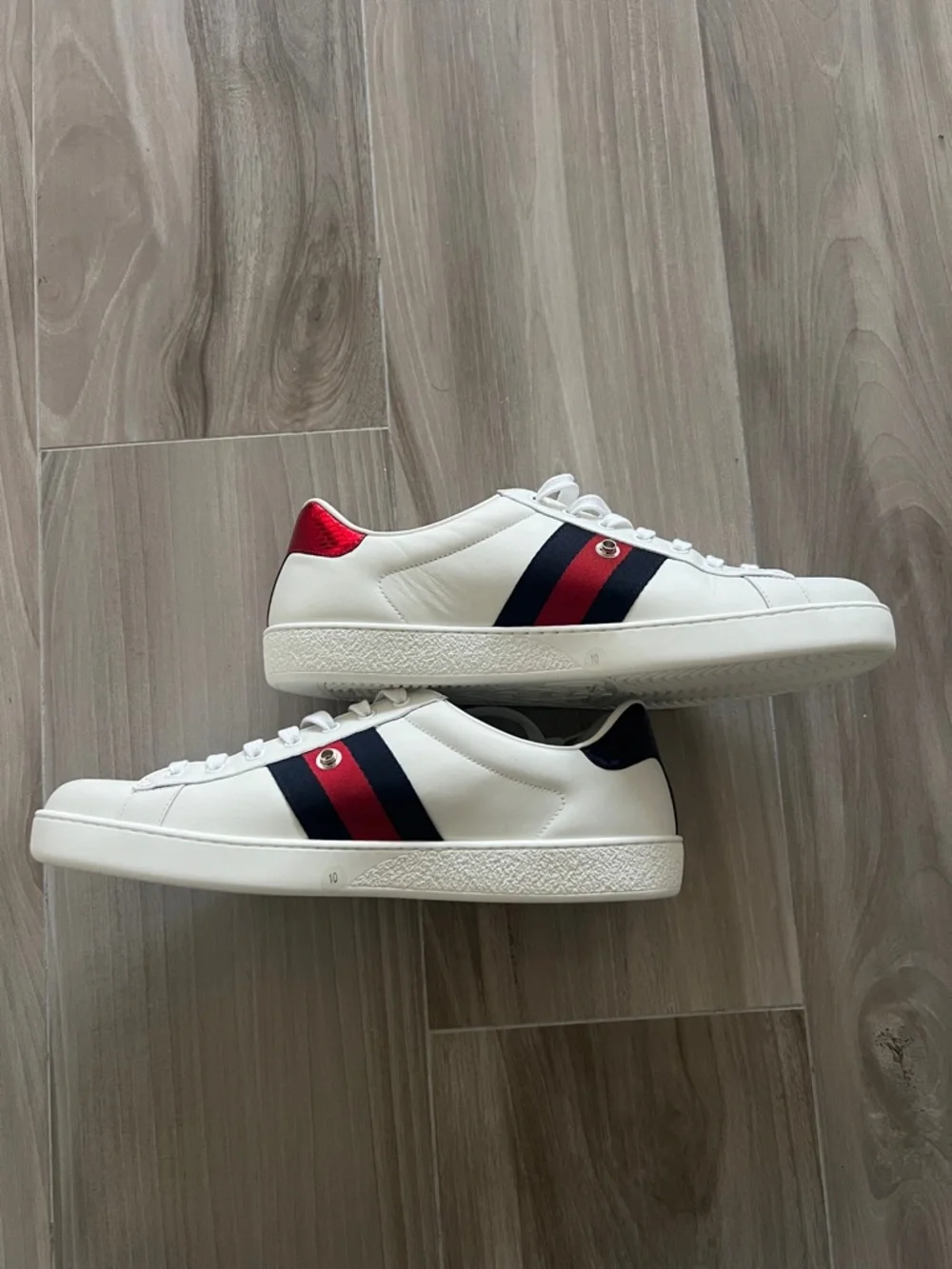 Gucci White Leather Low-Top Sneakers with Red and Navy Stripes